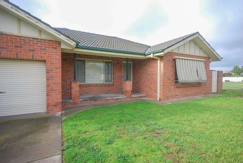 2/6 Bamarook Crescent GLENFIELD PARK 1