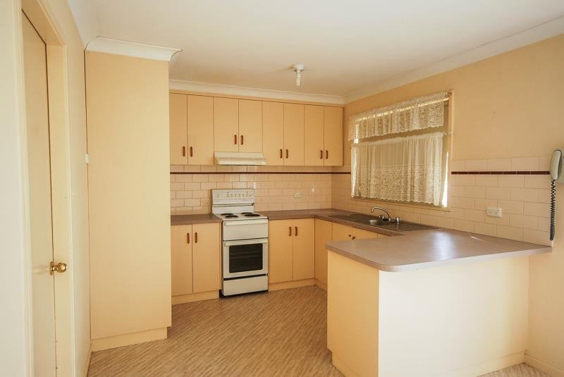 2/6 Bamarook Crescent GLENFIELD PARK 2