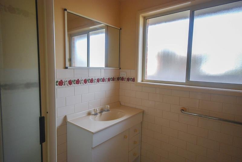 2/6 Bamarook Crescent GLENFIELD PARK 4