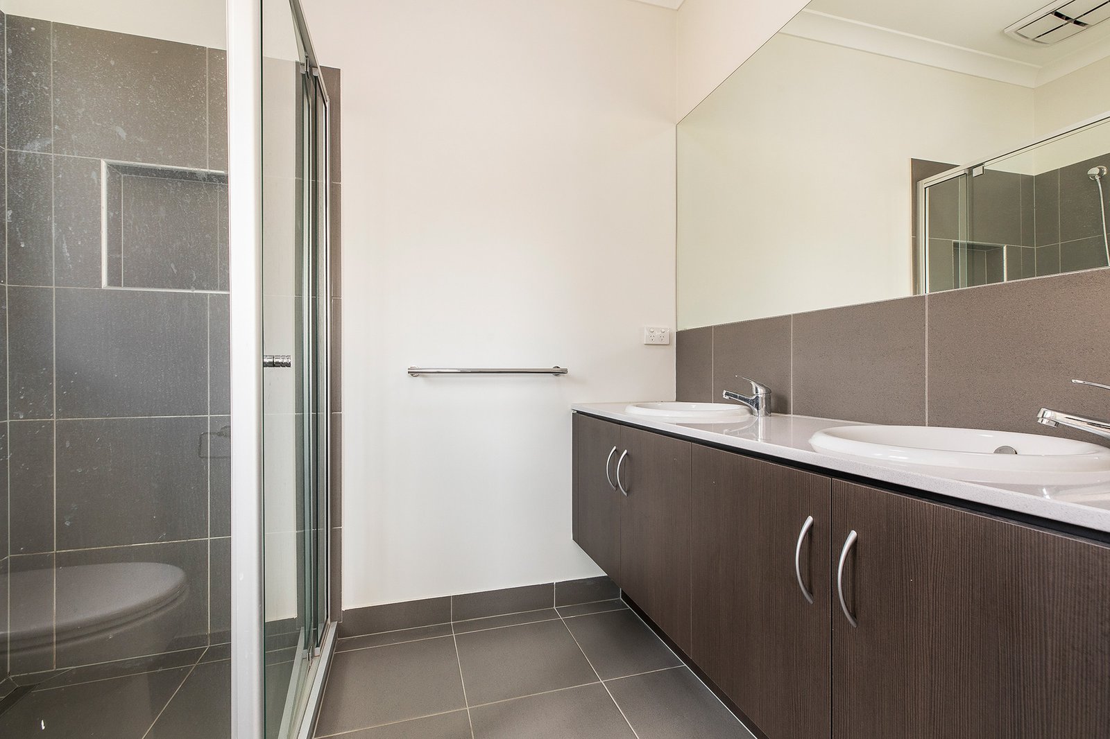 Real Estate and Property in 2/6 Bevan Street, Balwyn, VIC