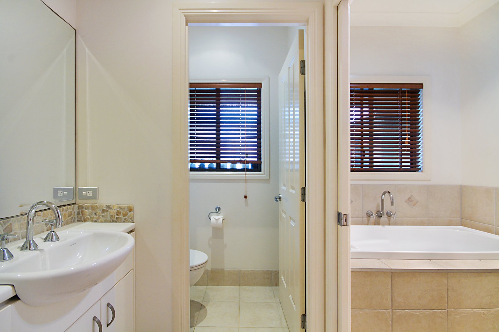 26 Buncrana Terrace BANORA POINT 10