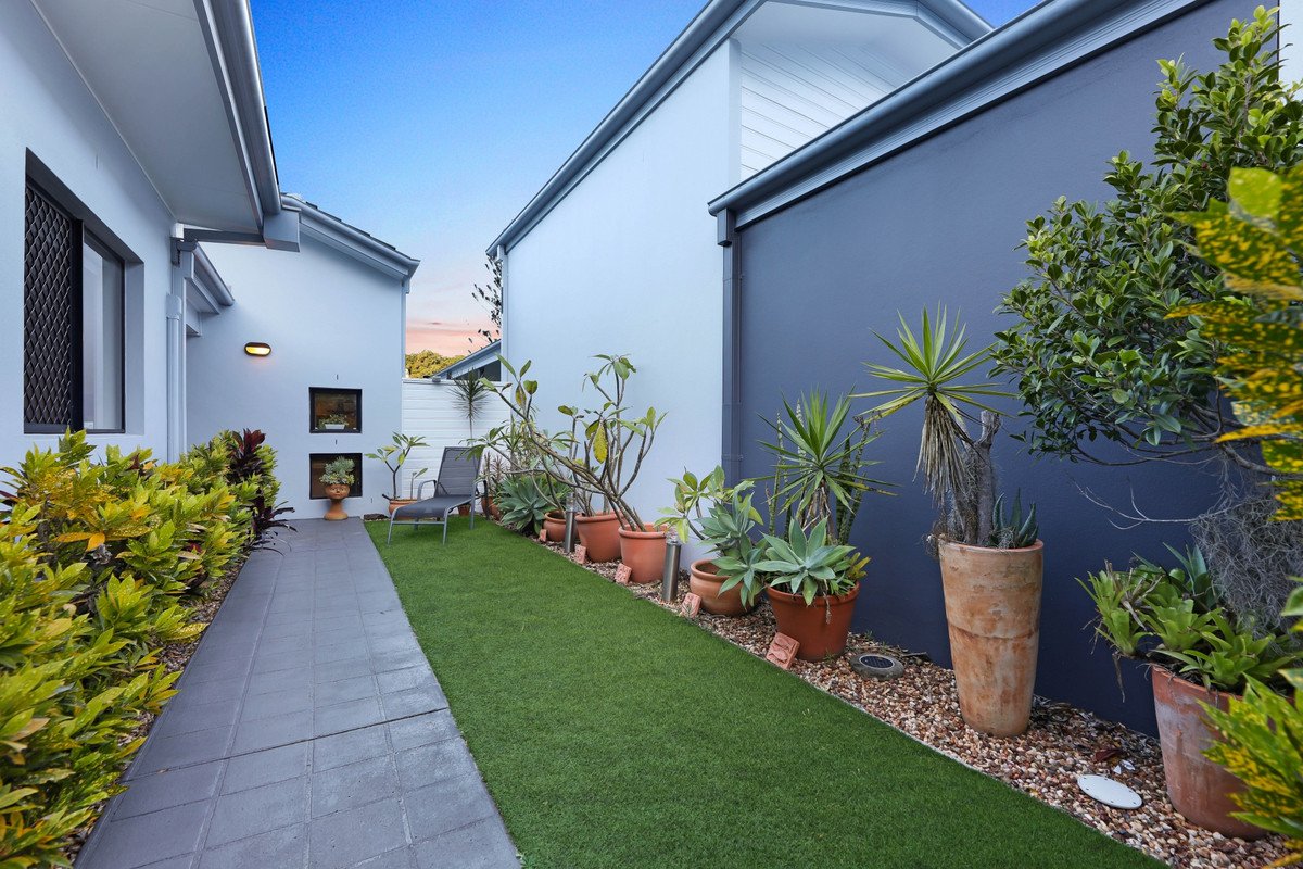 2/6 Burrabee Street BURLEIGH HEADS 3