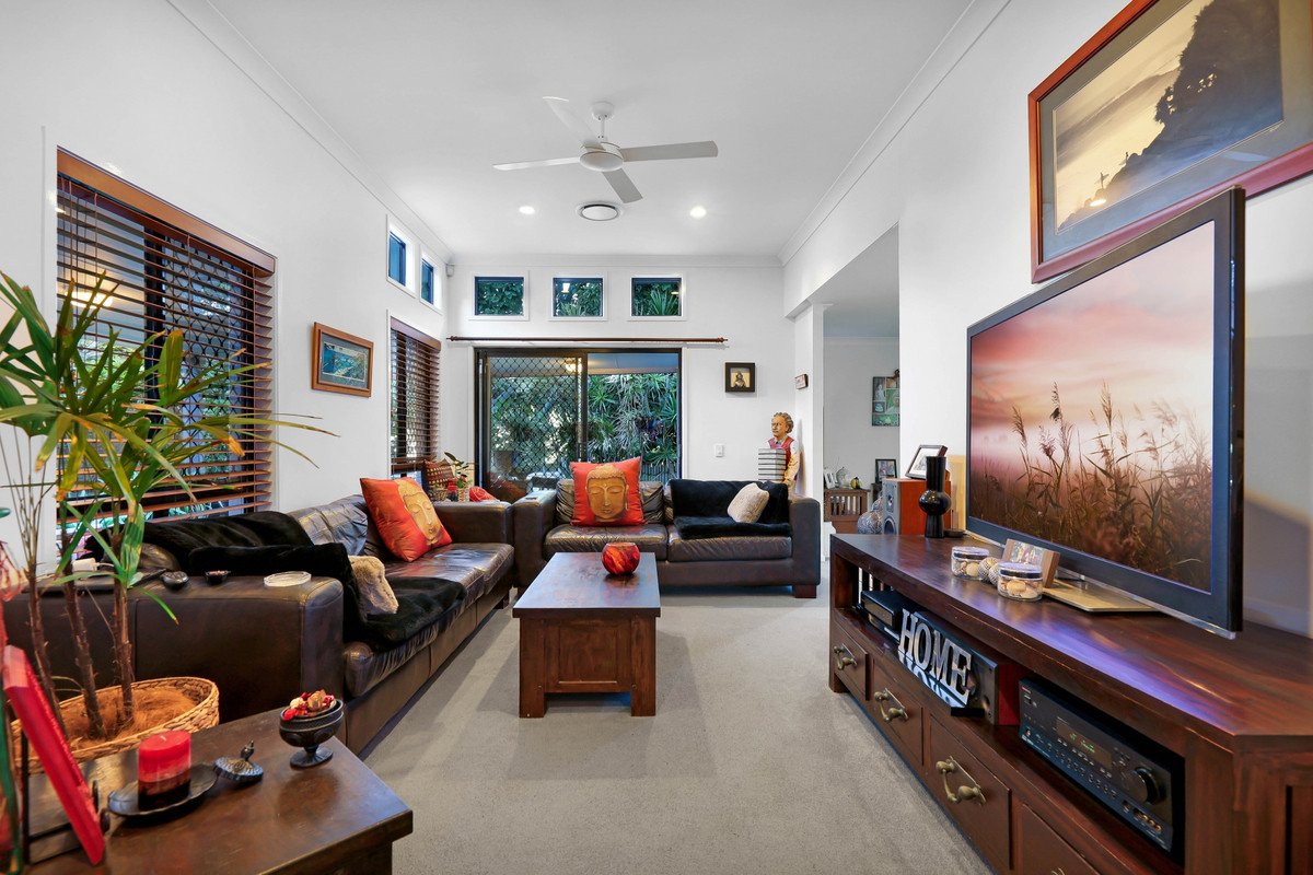2/6 Burrabee Street BURLEIGH HEADS 6