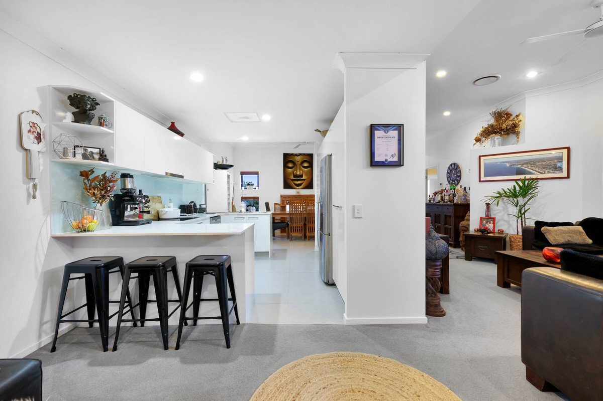 2/6 Burrabee Street BURLEIGH HEADS 8