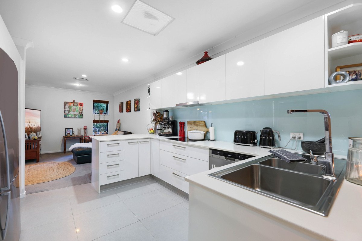 2/6 Burrabee Street BURLEIGH HEADS 9