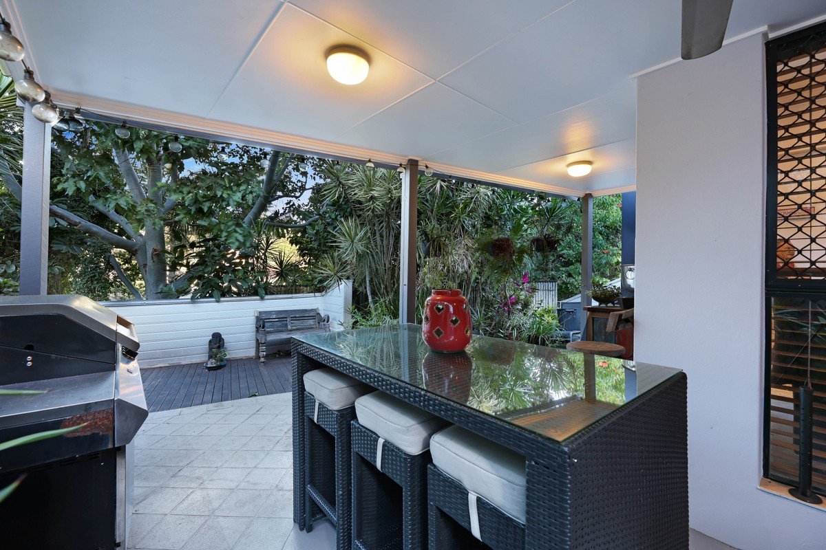 2/6 Burrabee Street BURLEIGH HEADS 13