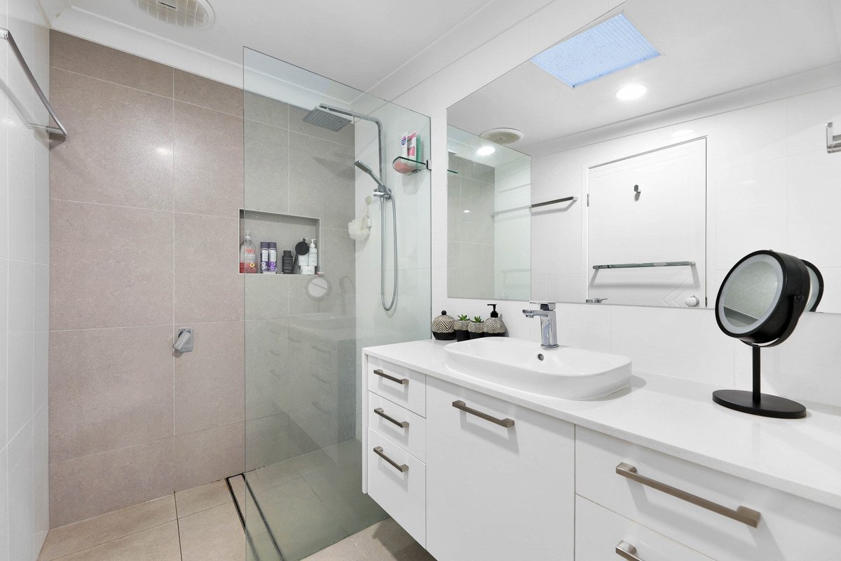 2/6 Burrabee Street BURLEIGH HEADS 21