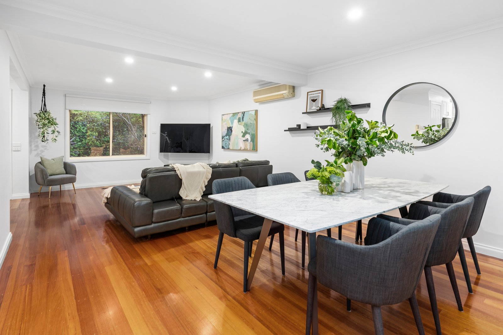 Gallery: 2/6 Cabena Crescent