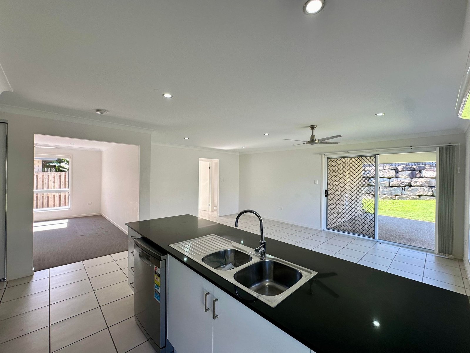 26 Caulder Esplanade BOYNE ISLAND 3