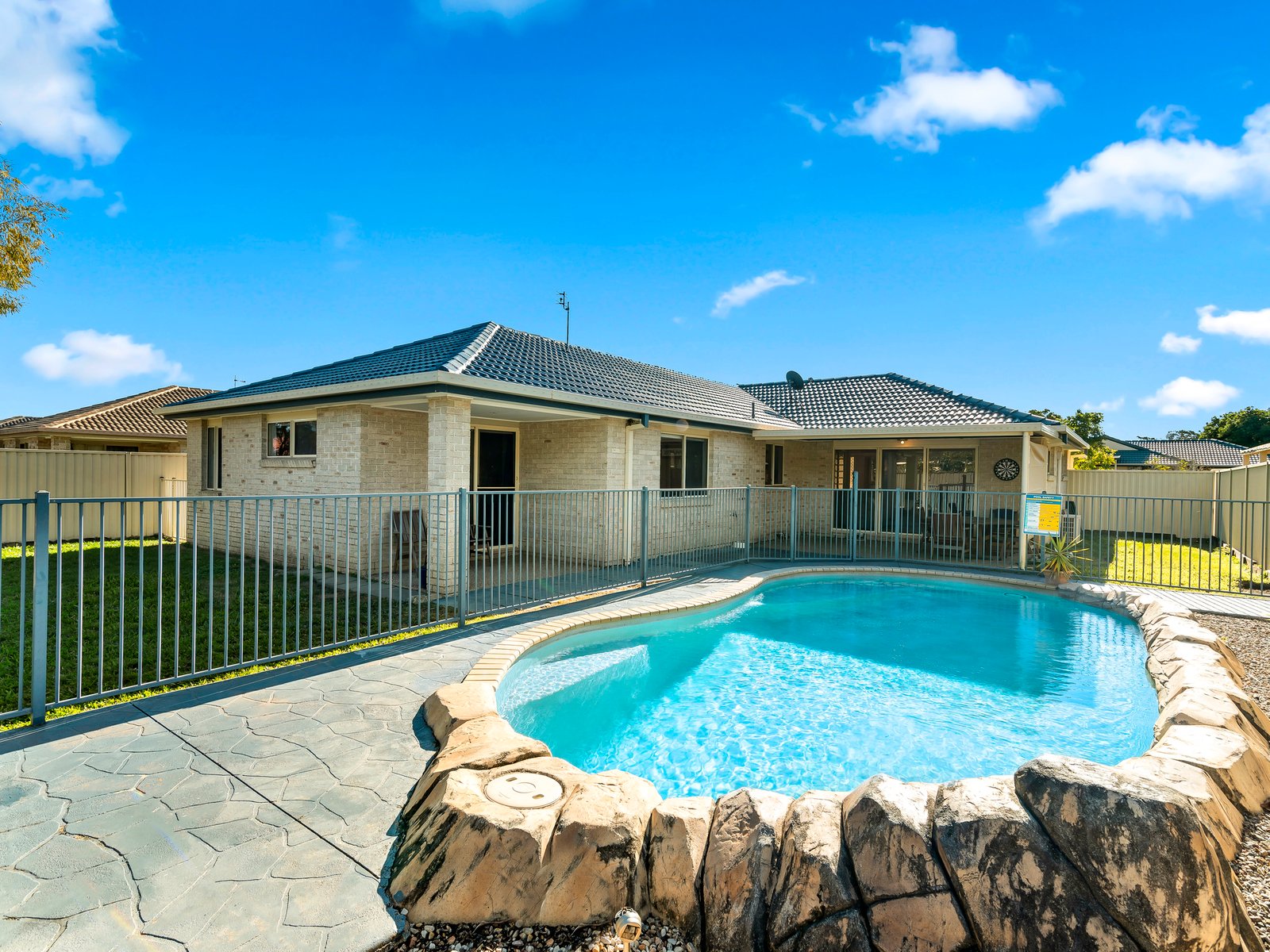 26 Chippendale Crescent CURRUMBIN WATERS 2