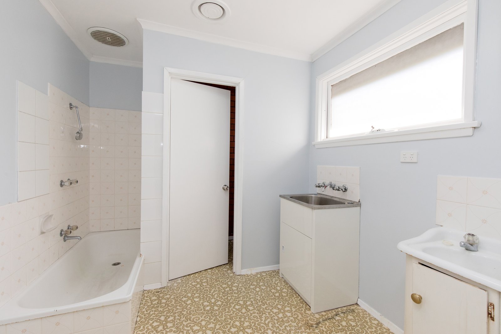 Gallery: 2/6 Christine Avenue