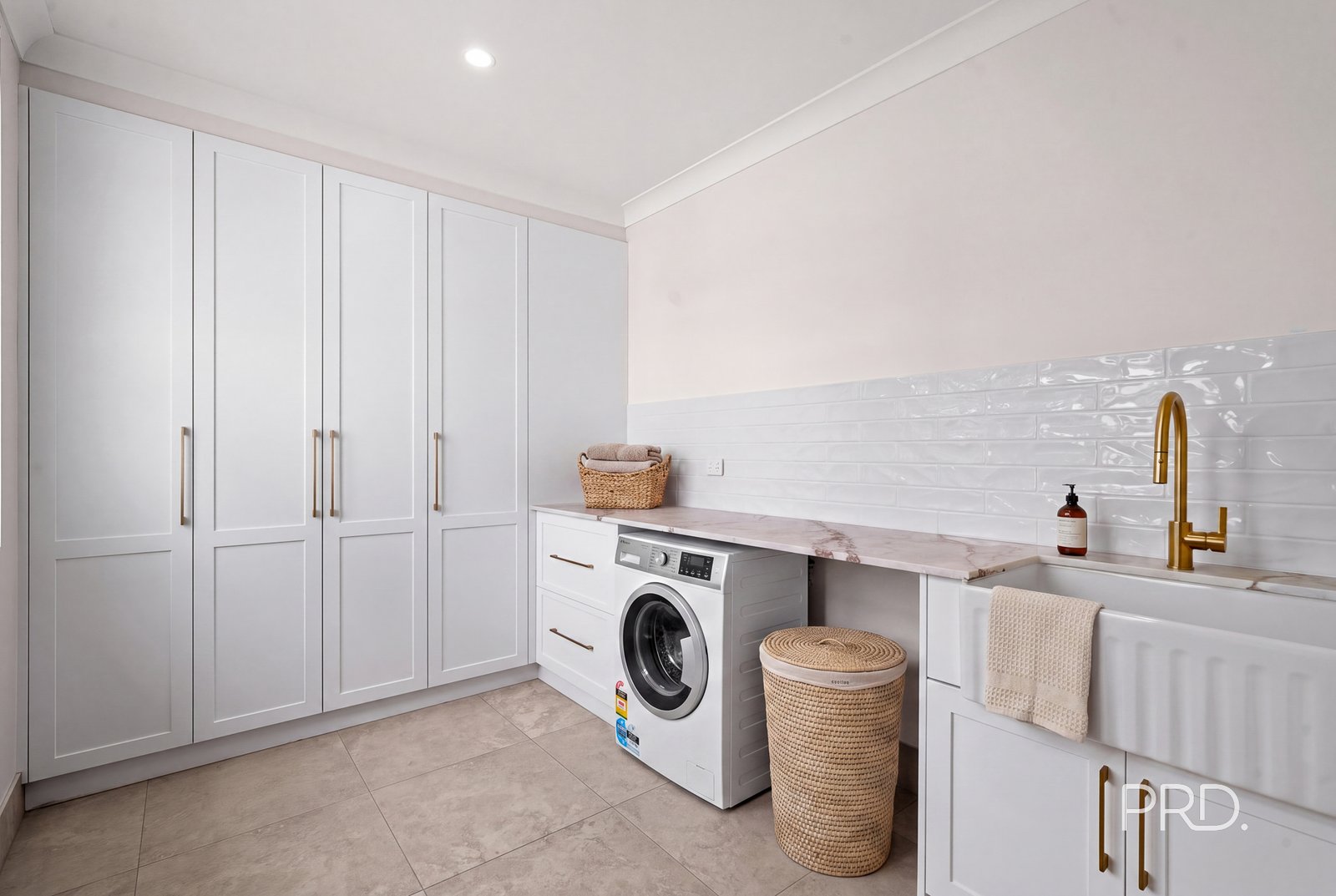 26 Dalkeith Avenue LAKE ALBERT 16