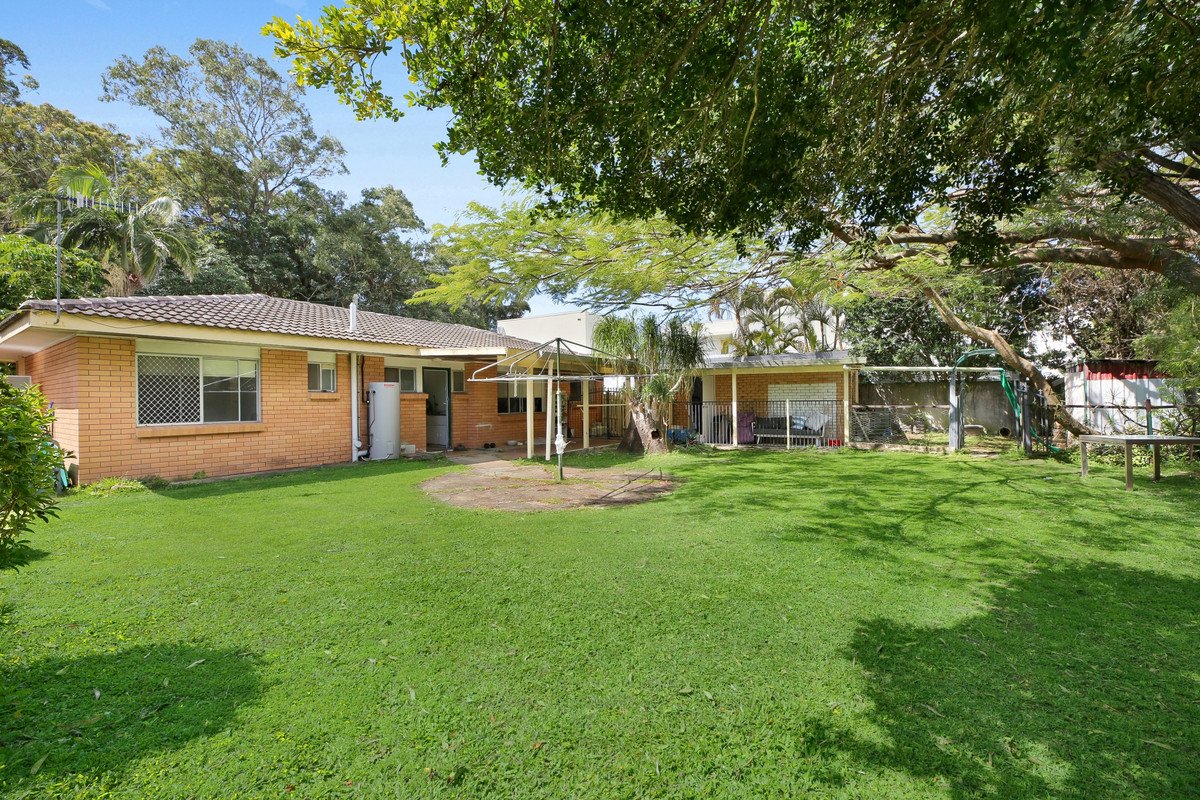 26 Djerral Avenue Burleigh Heads 1