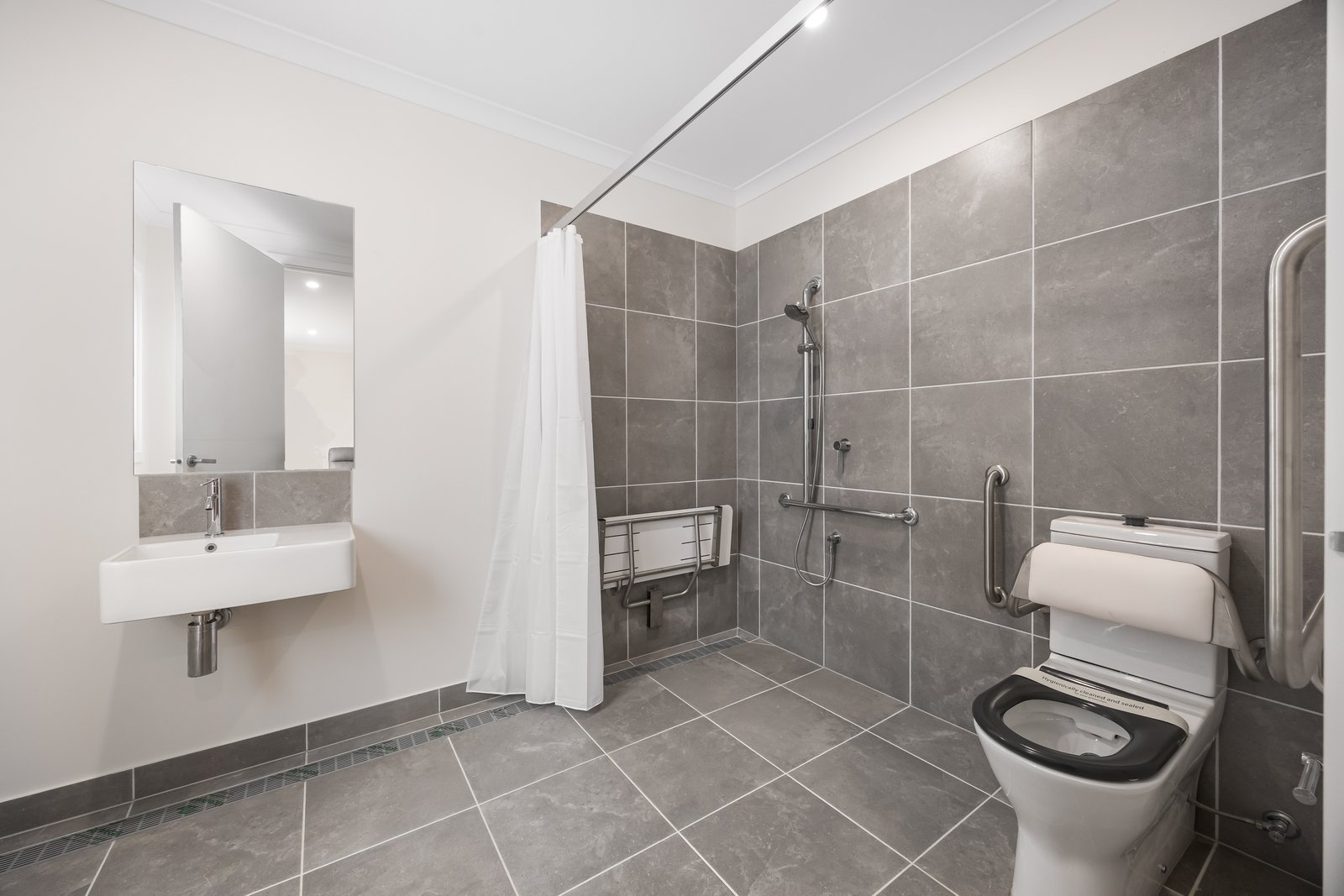 Gallery: 2/6 Dove Avenue
