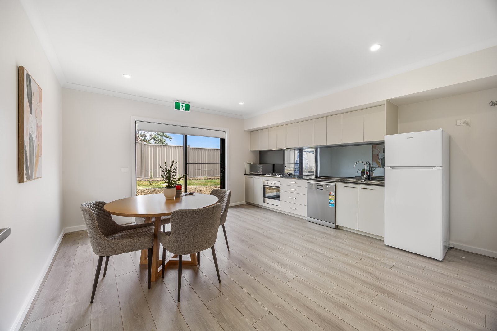 Gallery: 2/6 Dove Avenue