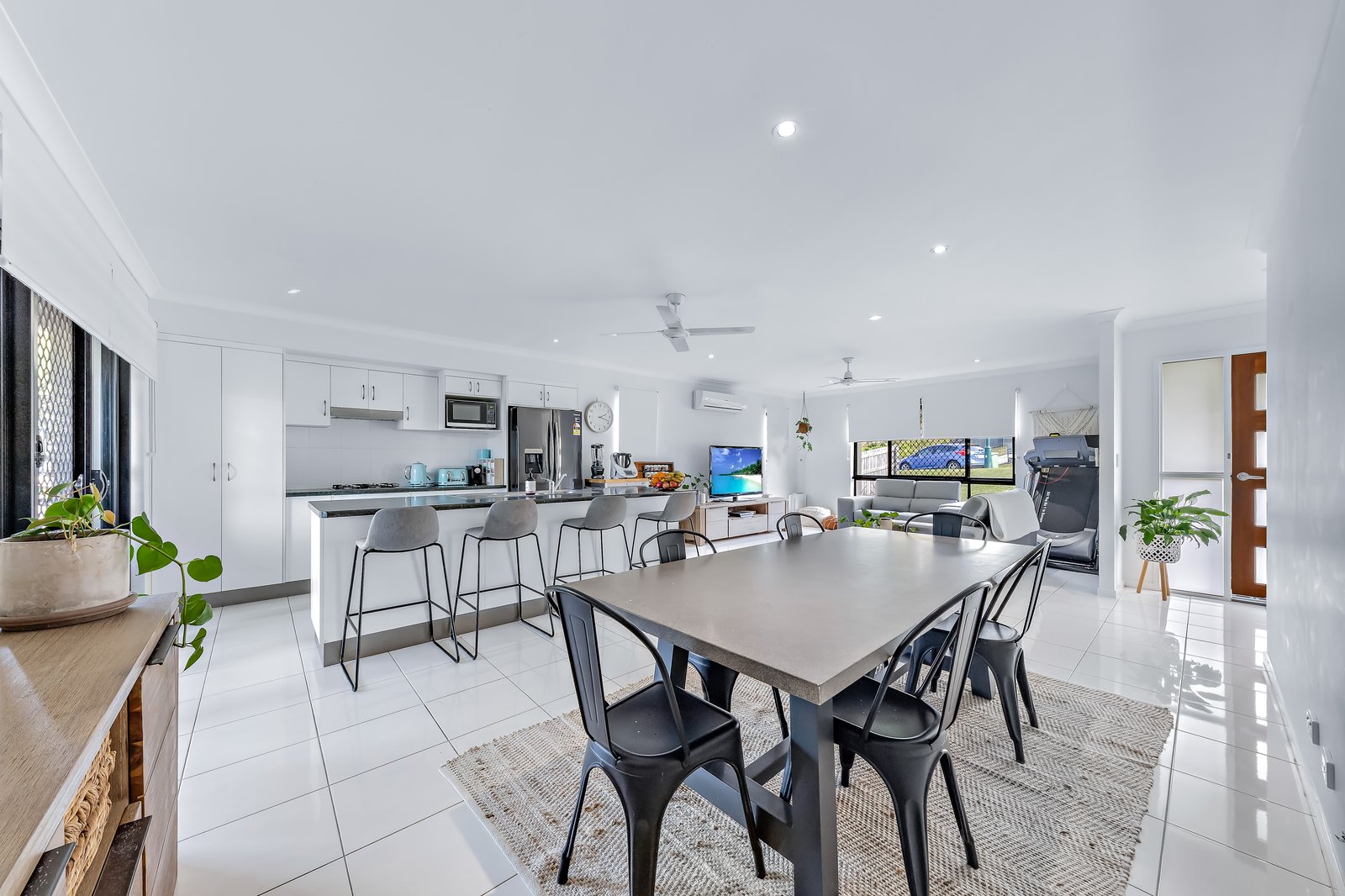 26 Fairweather Road CANNONVALE 1