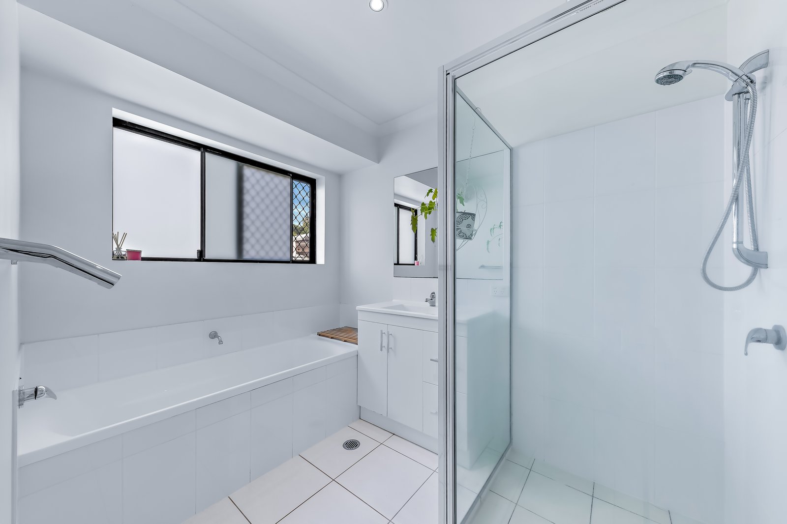 26 Fairweather Road CANNONVALE 9
