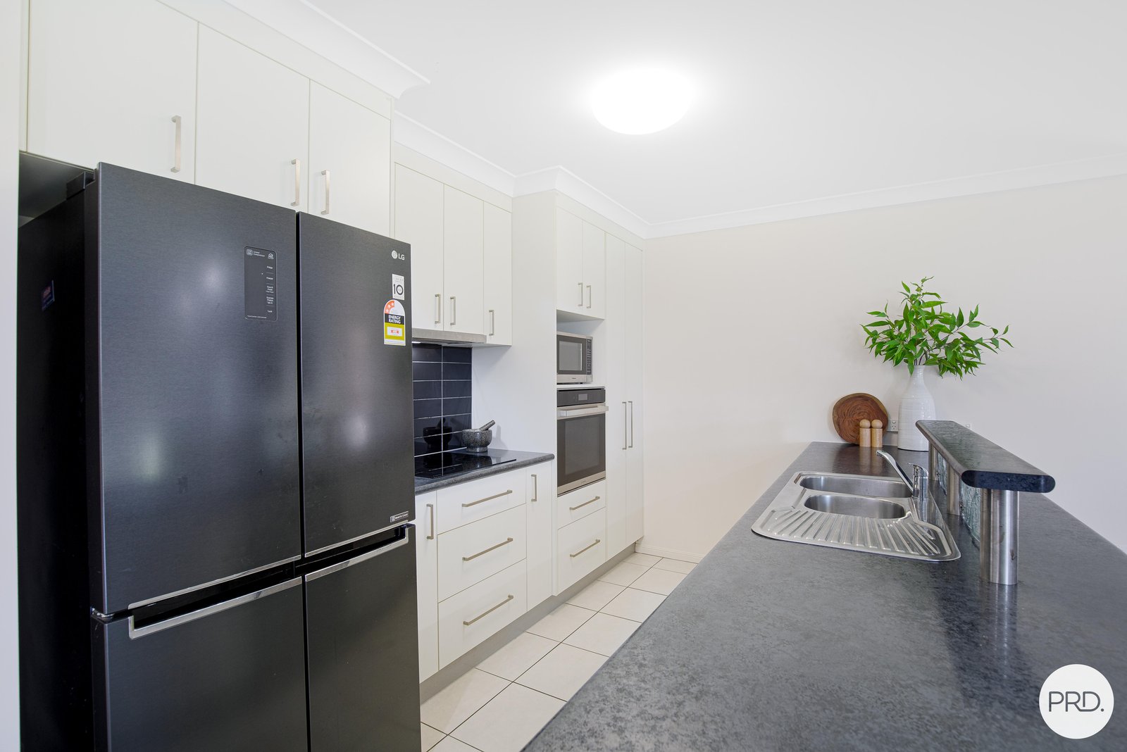 26 Firefly Crescent OORALEA 8