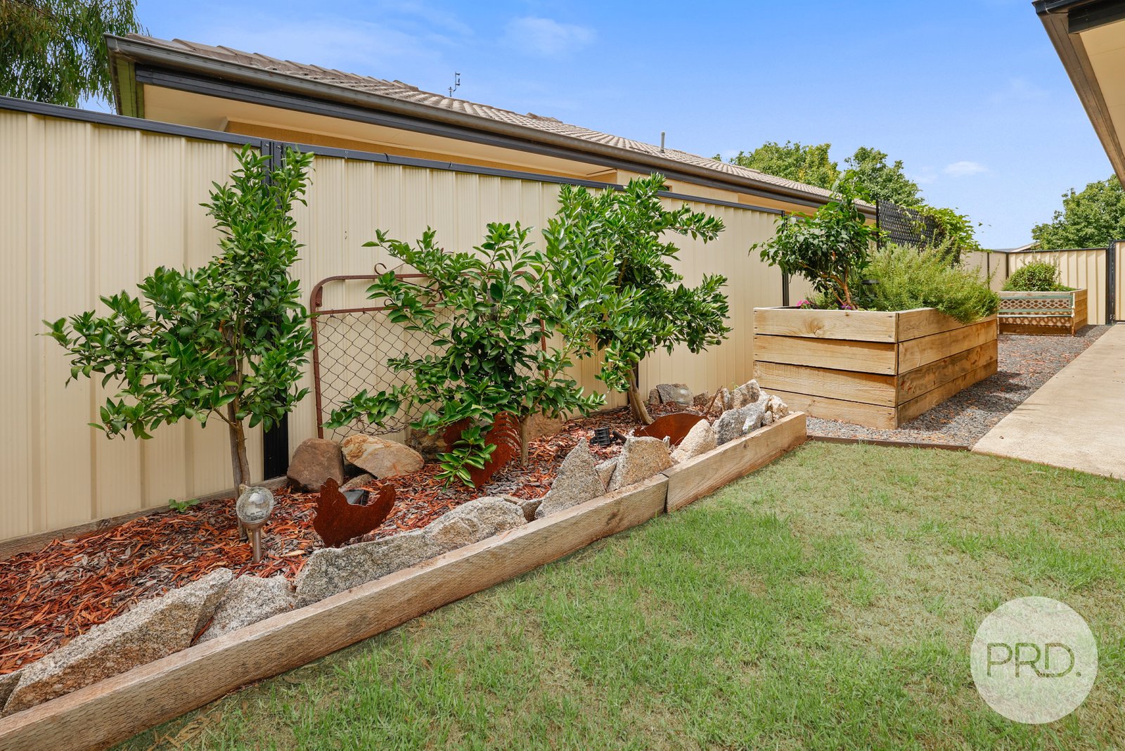 26 Gungurru Close TAMWORTH 21