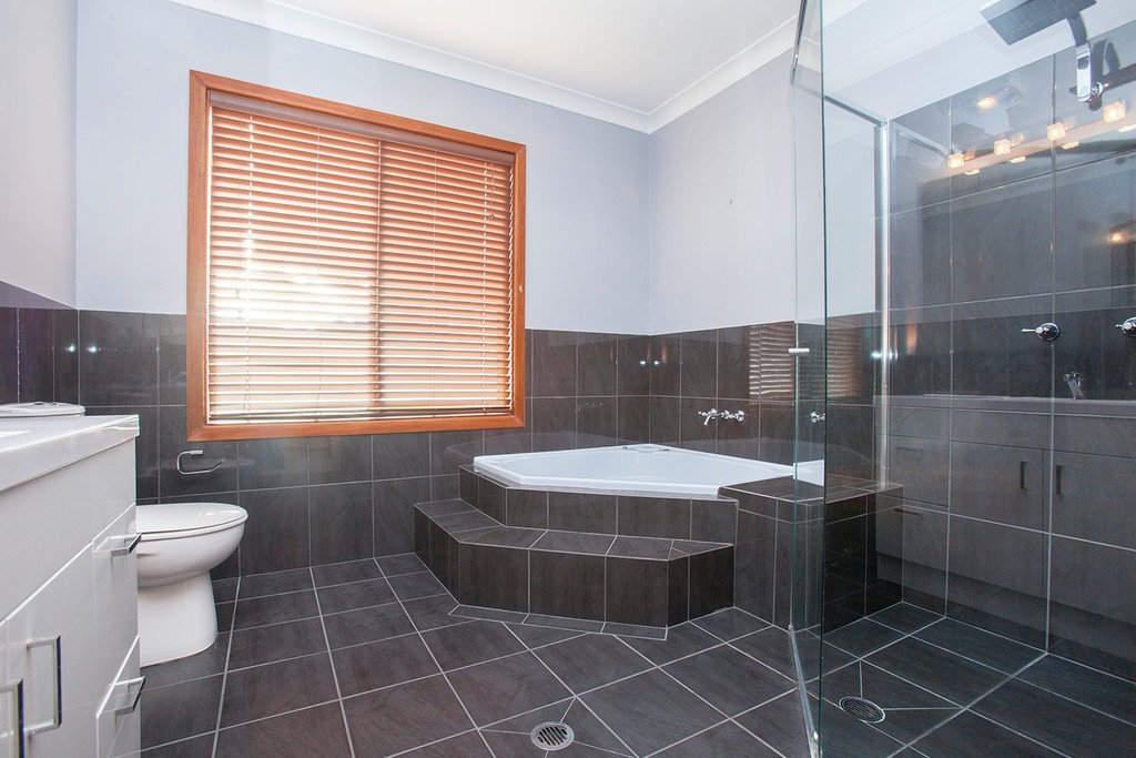 26 Holford Crescent THORNTON 7