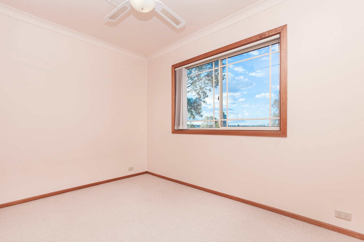 26 Holford Crescent THORNTON 13