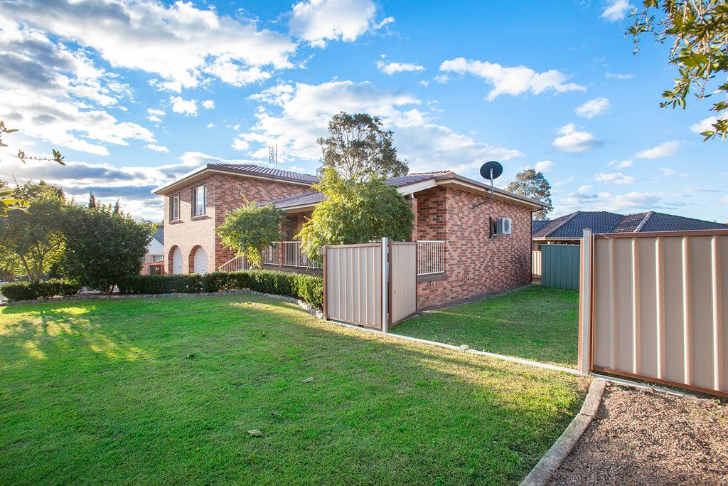 26 Holford Crescent THORNTON 22