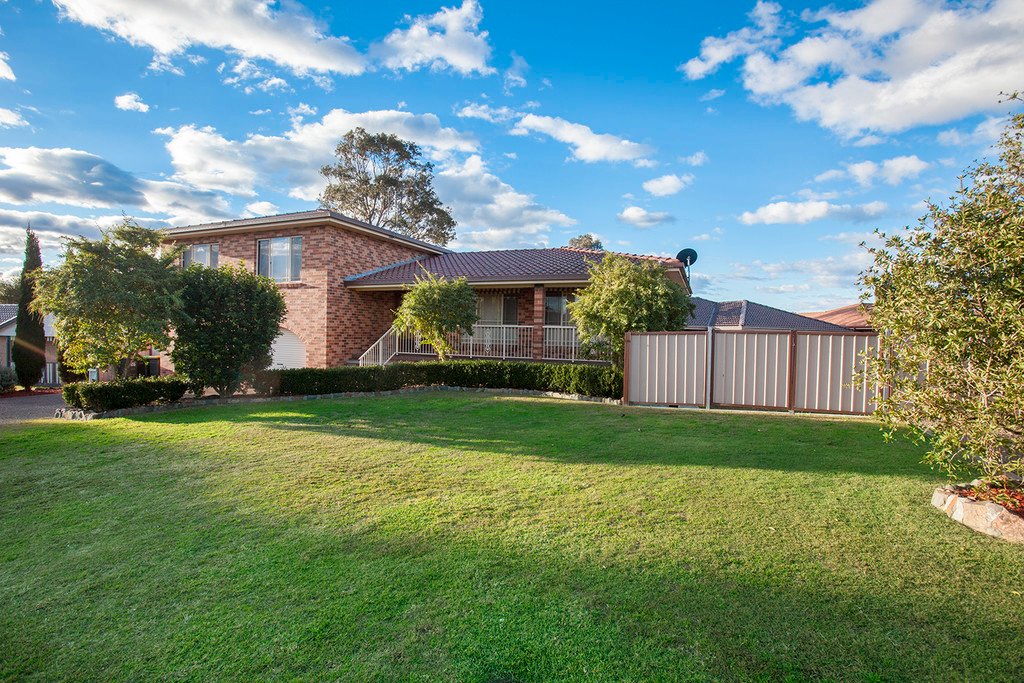 26 Holford Crescent THORNTON 24