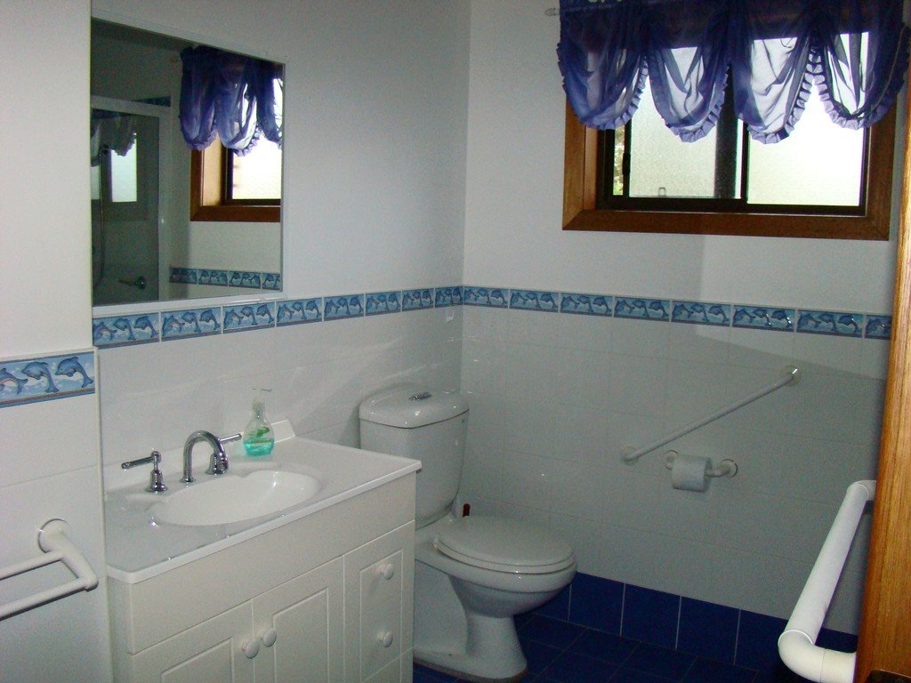 26 Honeysuckle Avenue LAKEWOOD 3