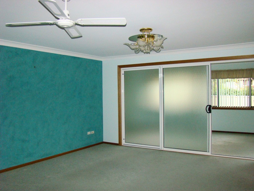 26 Honeysuckle Avenue LAKEWOOD 6