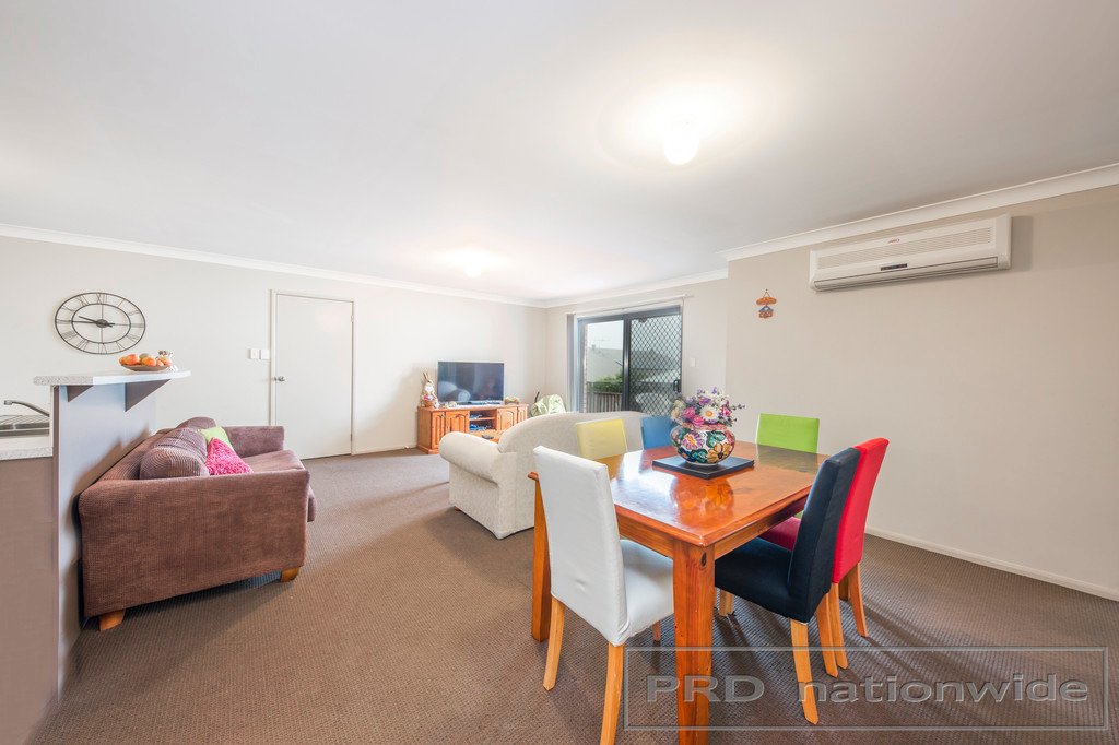 2/6 Howe Place RAWORTH 4