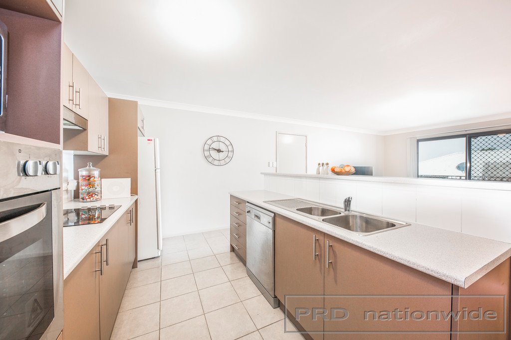 2/6 Howe Place RAWORTH 6