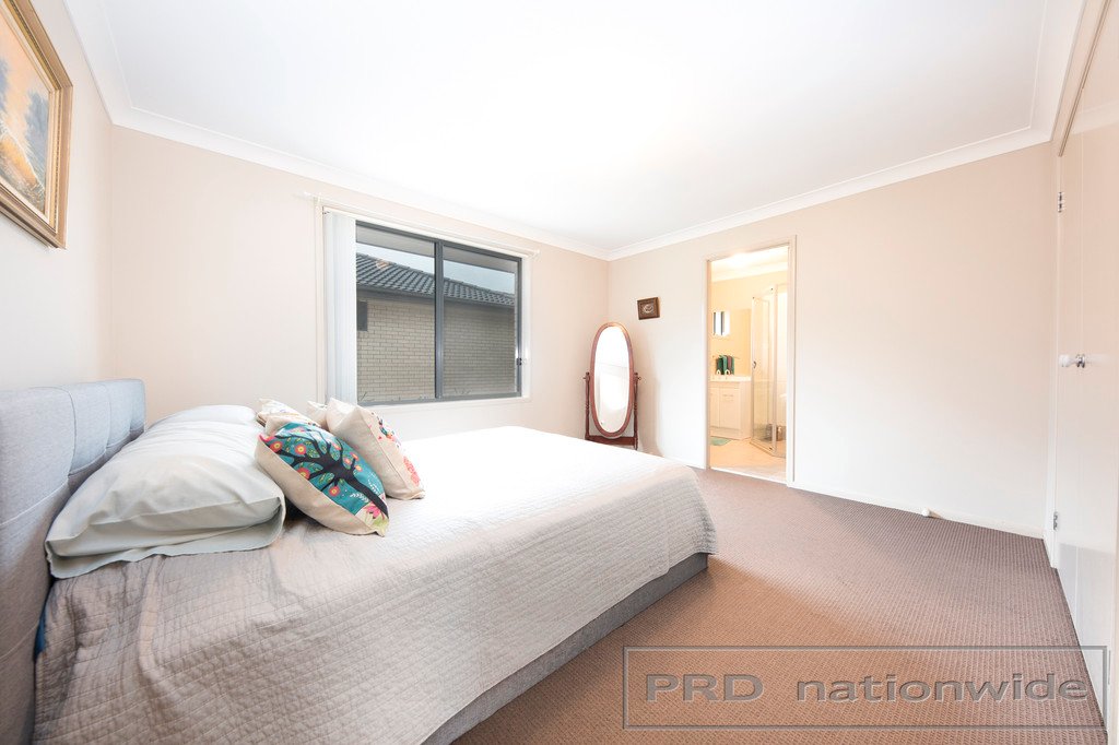 2/6 Howe Place RAWORTH 8