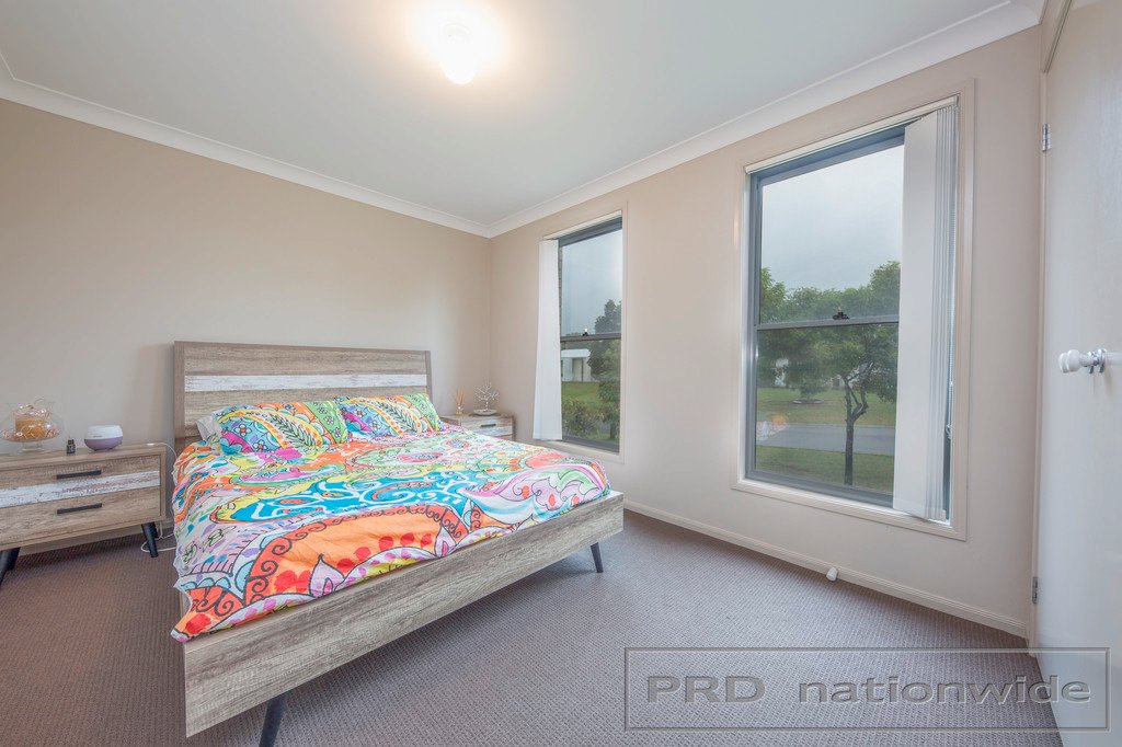 2/6 Howe Place RAWORTH 11
