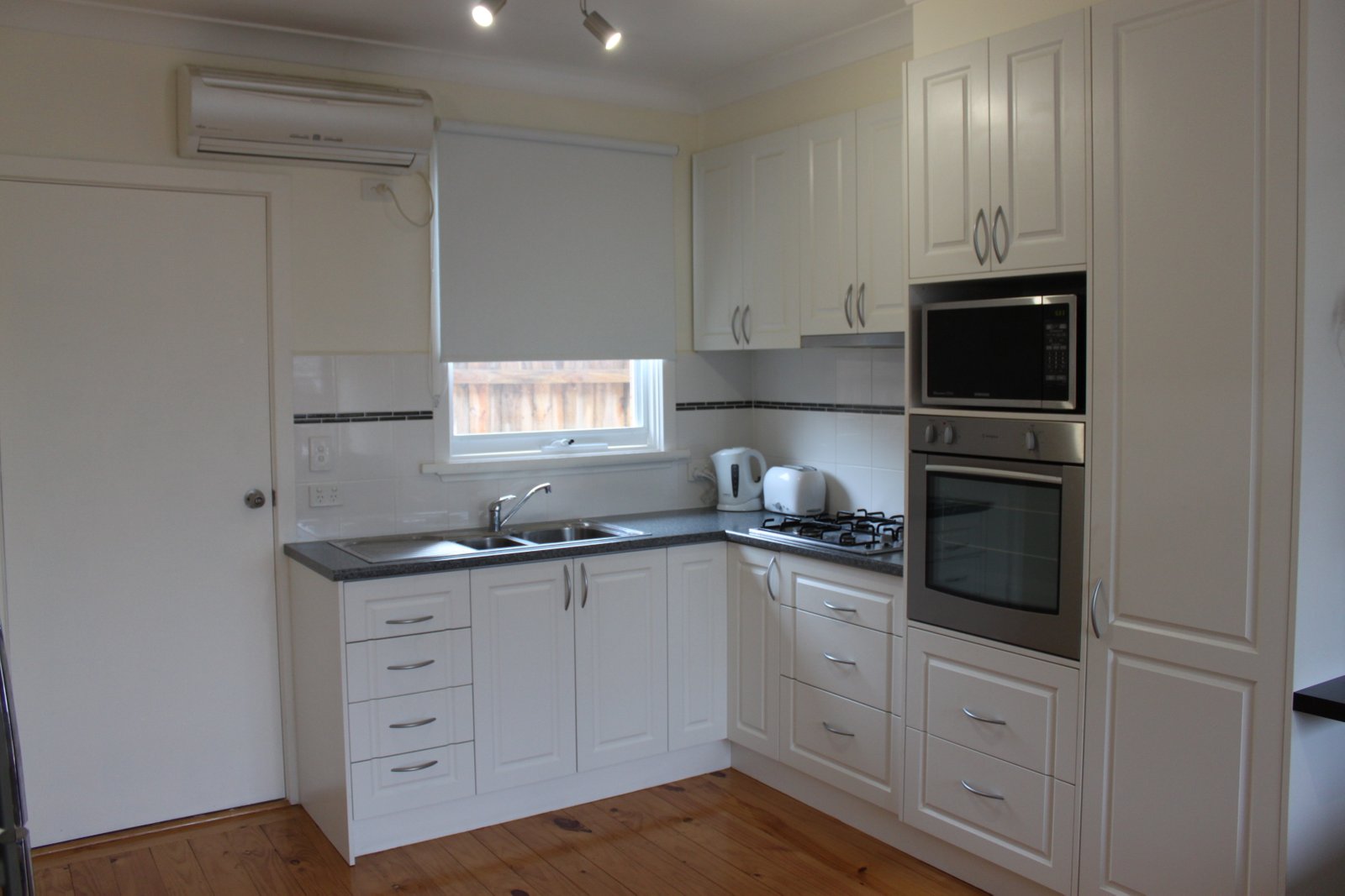 Photos: 2/6 Itkeston Street