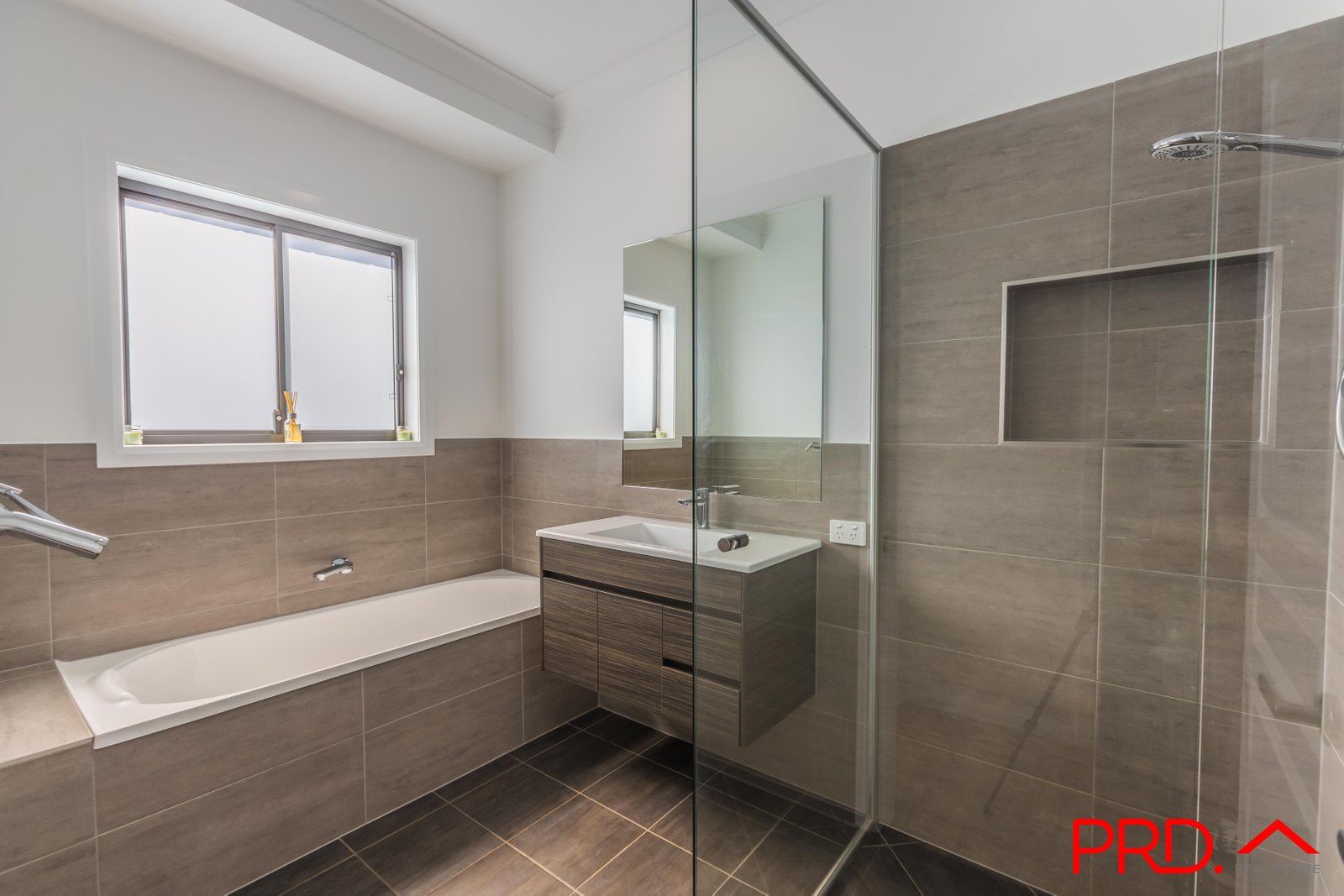 26 Jubata Drive TAMWORTH 19