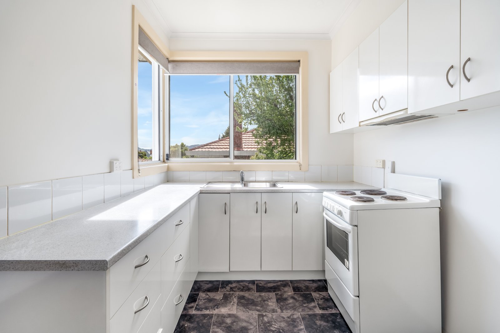 2/6 Lissadell Court NEW TOWN 9