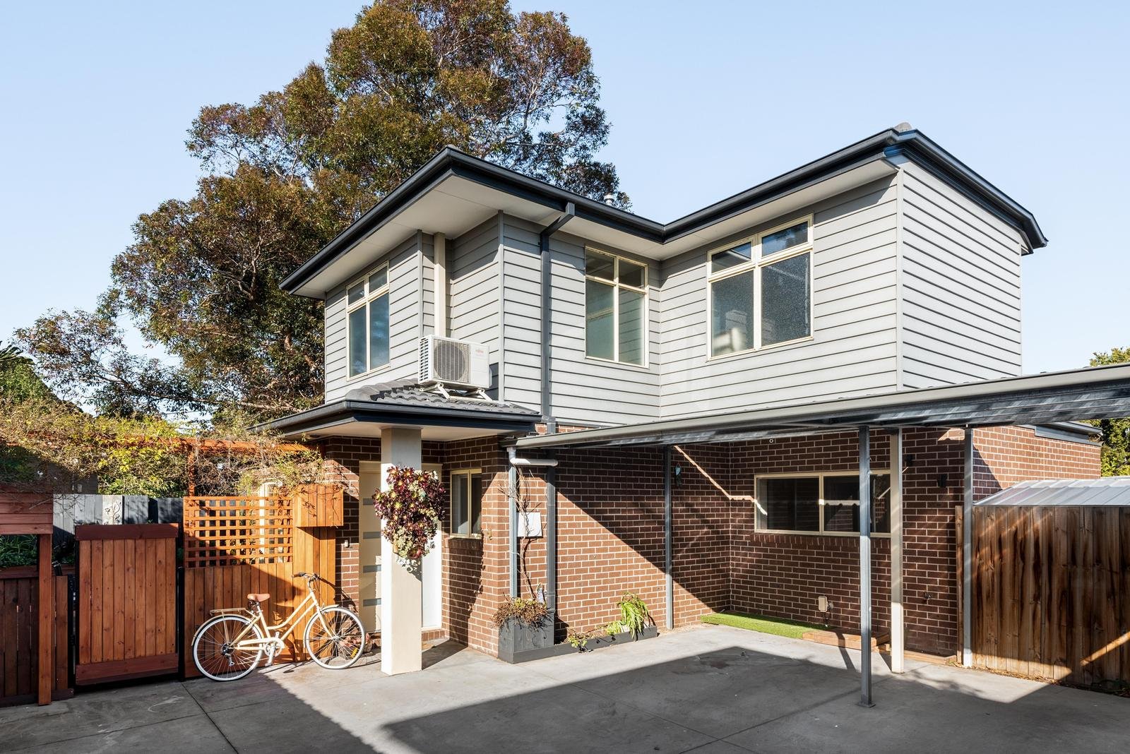 2/6 Lucille Avenue, Reservoir VIC 3073