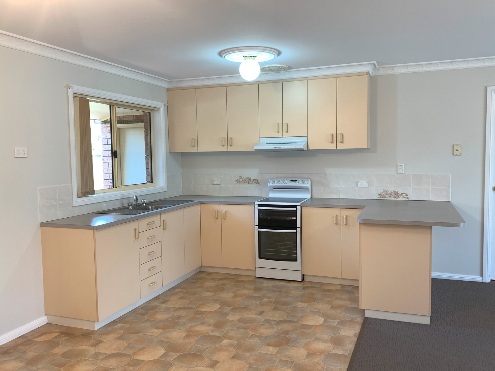 2/6 Mangaroo Avenue TUMUT 2