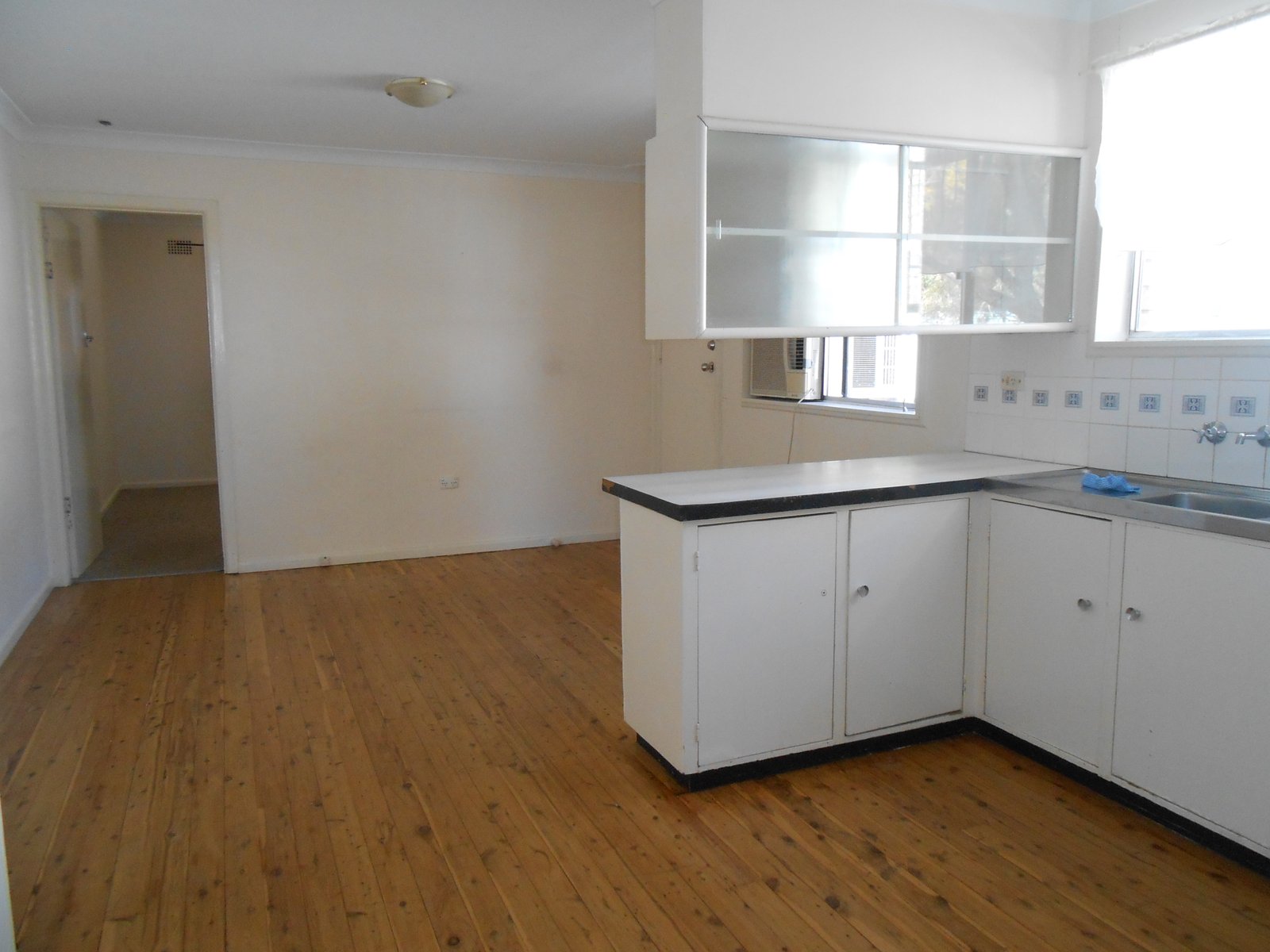 2/6 Martin Place TAMWORTH 3