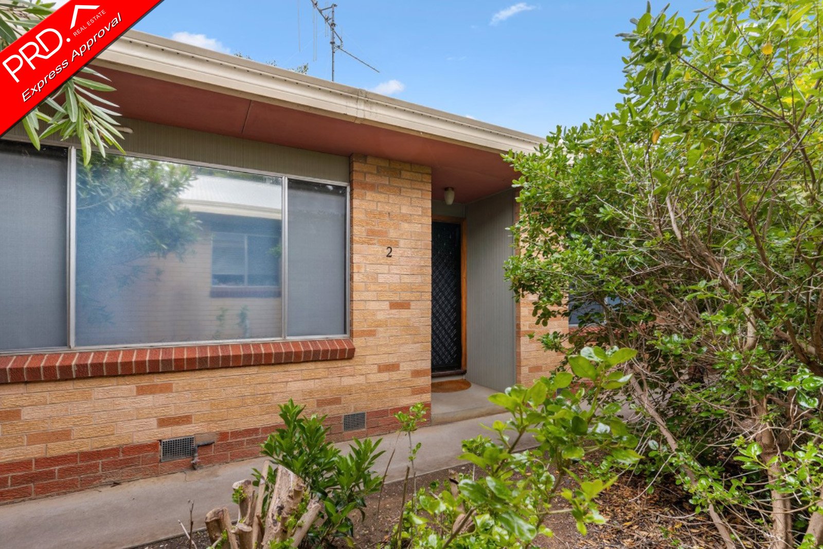 2/6 Minto Street QUARRY HILL 2
