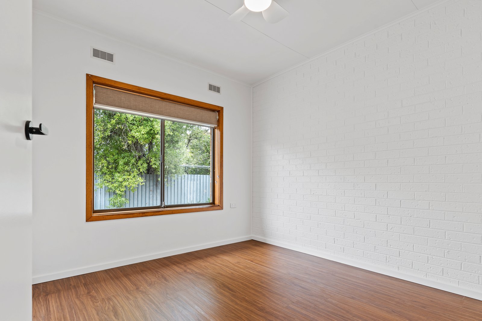 2/6 Minto Street QUARRY HILL 5