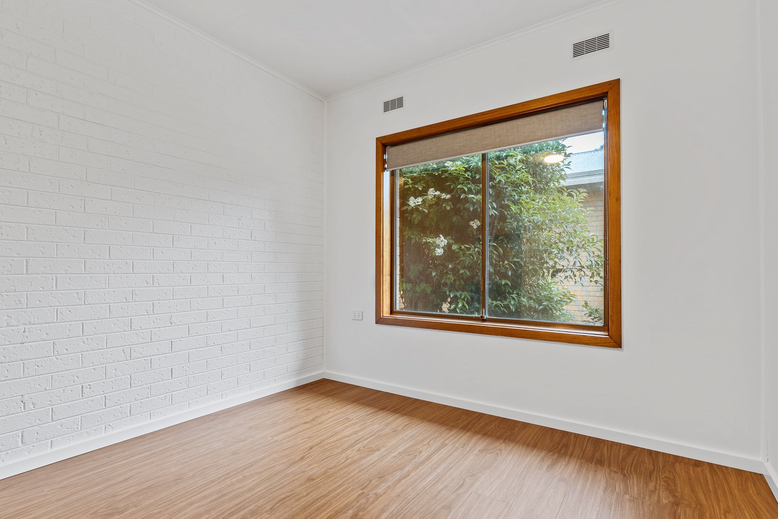 2/6 Minto Street QUARRY HILL 6