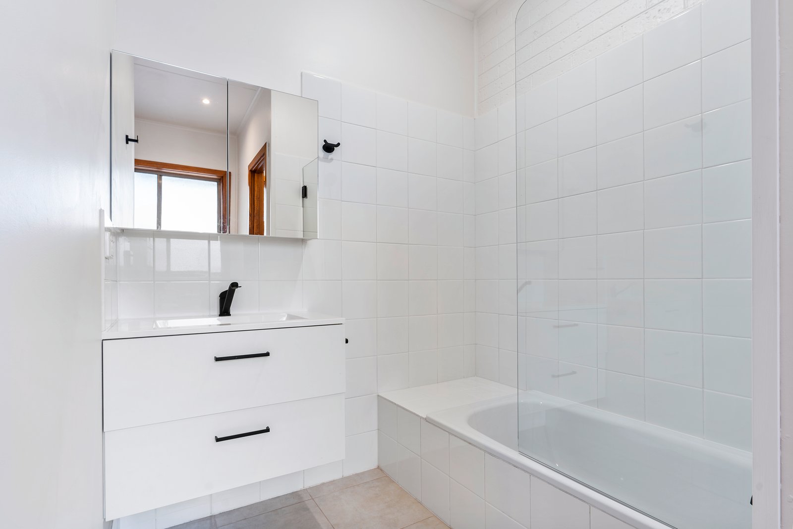 2/6 Minto Street QUARRY HILL 7