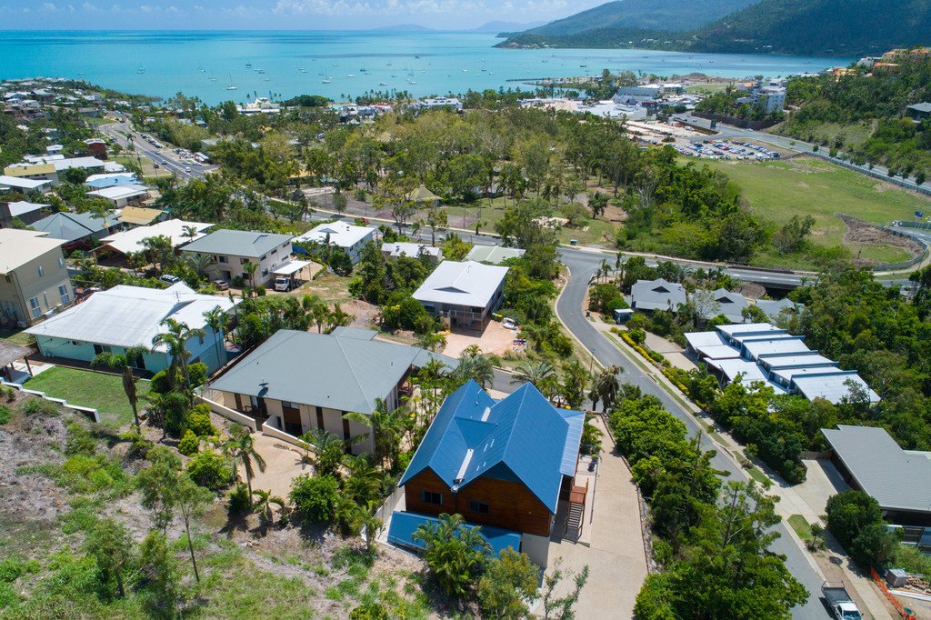 26 Nara Ave  AIRLIE BEACH 4
