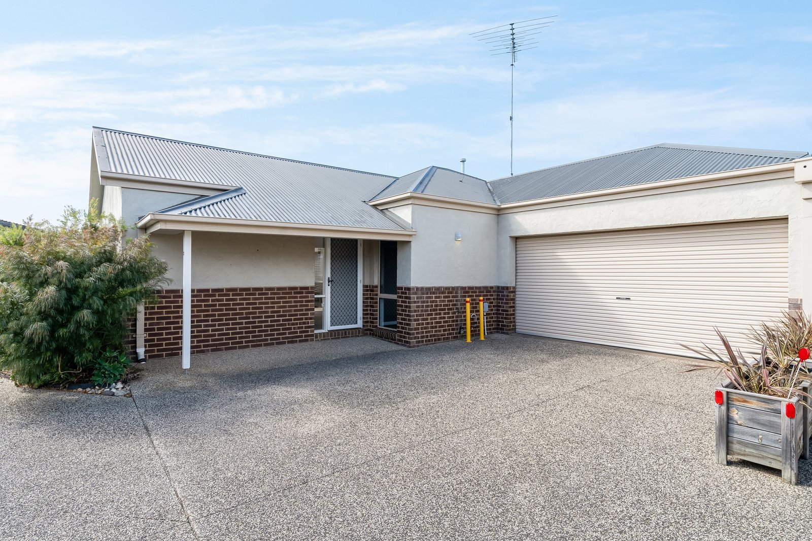 Gallery: 2/6 Newbank Court