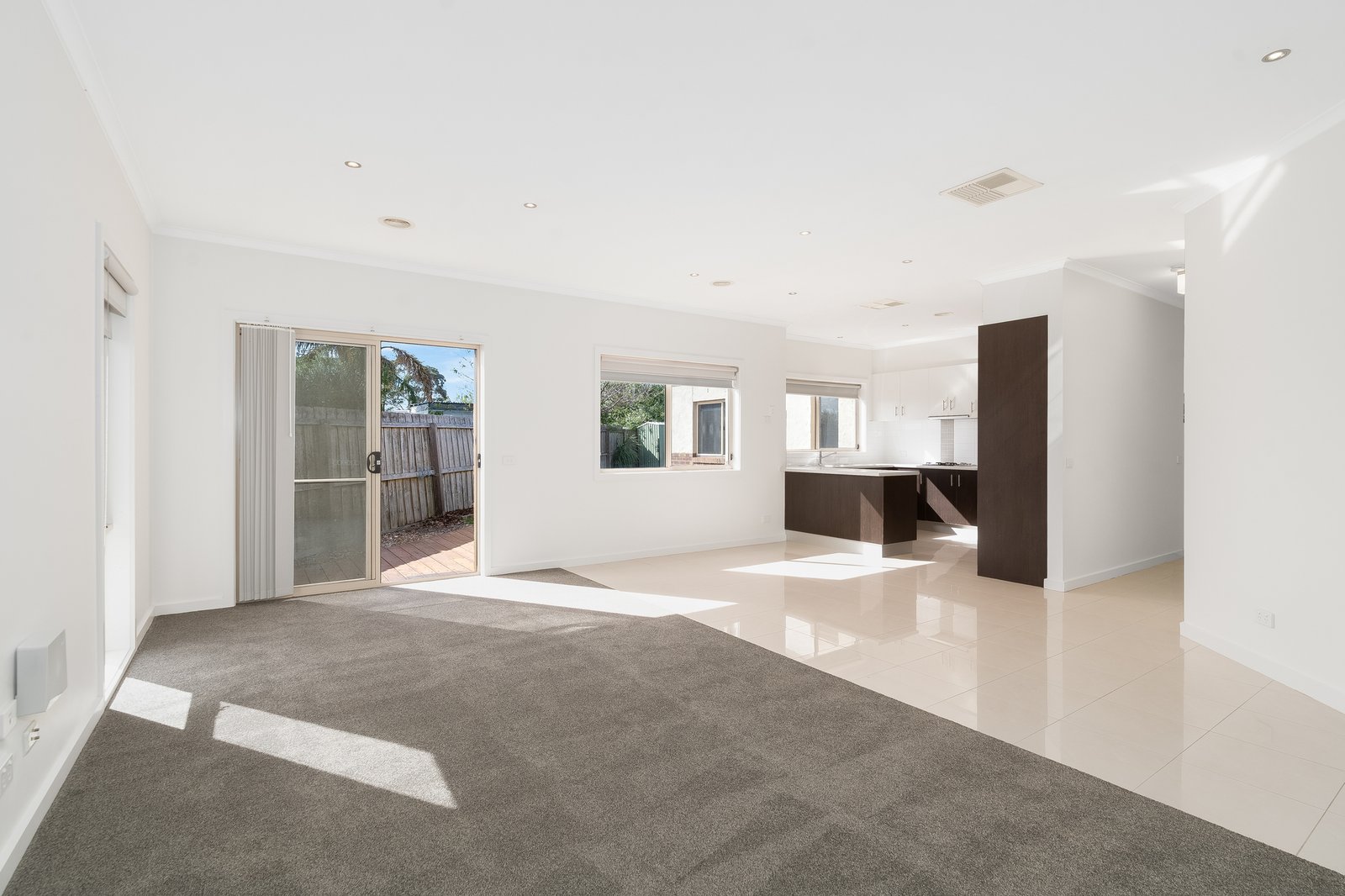 Gallery: 2/6 Newbank Court