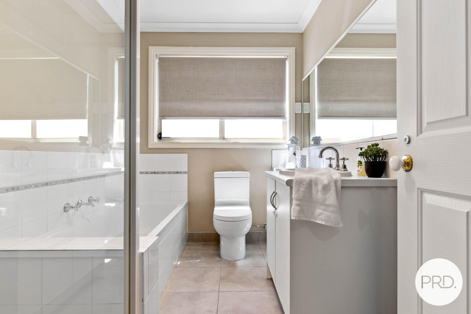 26 Norfolk Avenue LAKE GARDENS 11