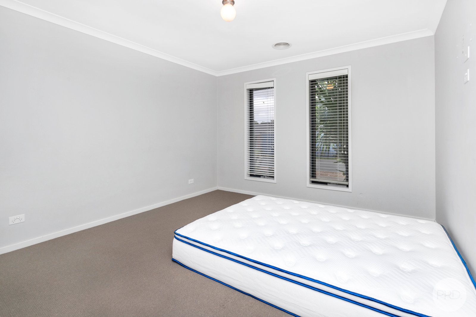 26 Normlyttle Parade MINERS REST 6