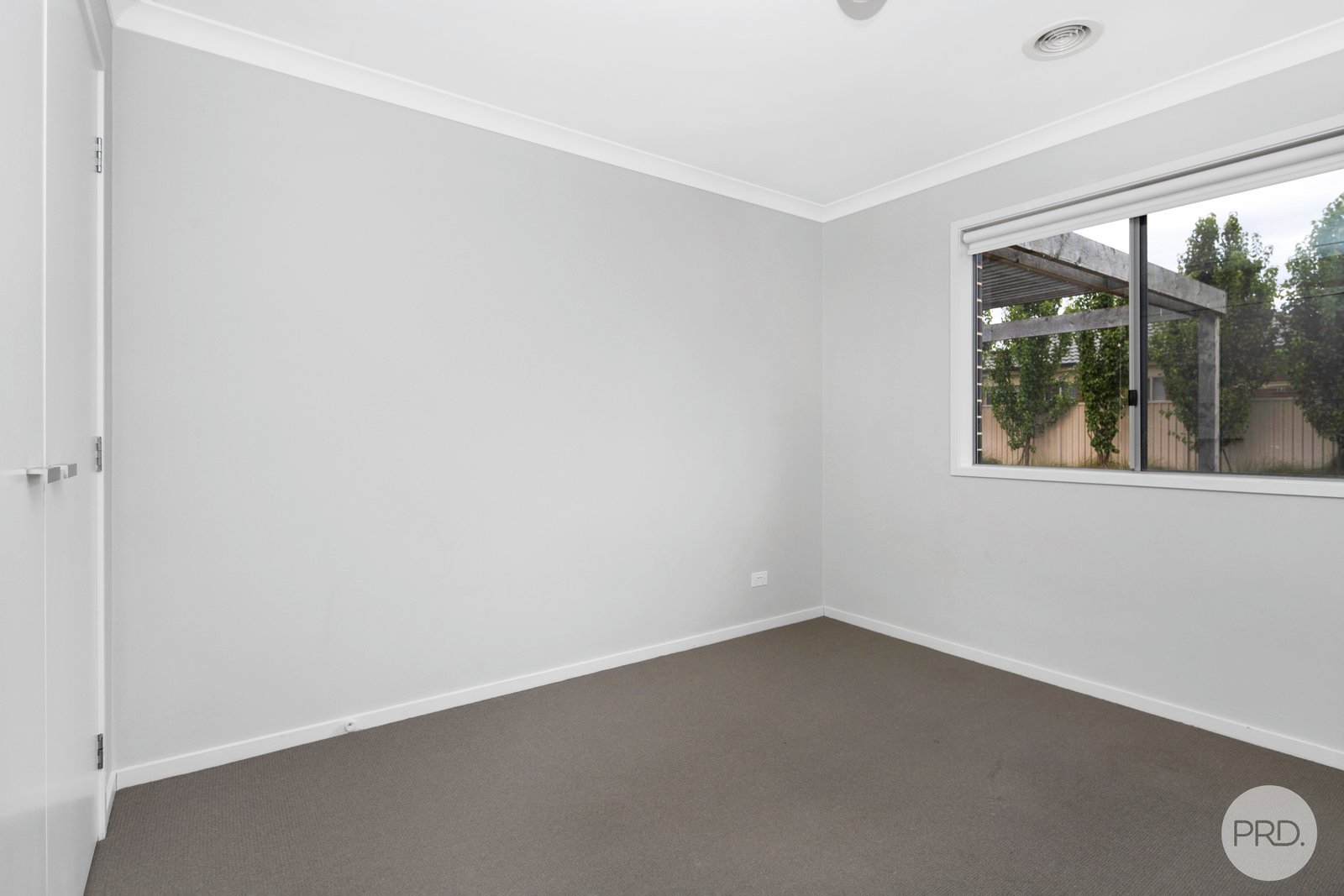 26 Normlyttle Parade MINERS REST 7