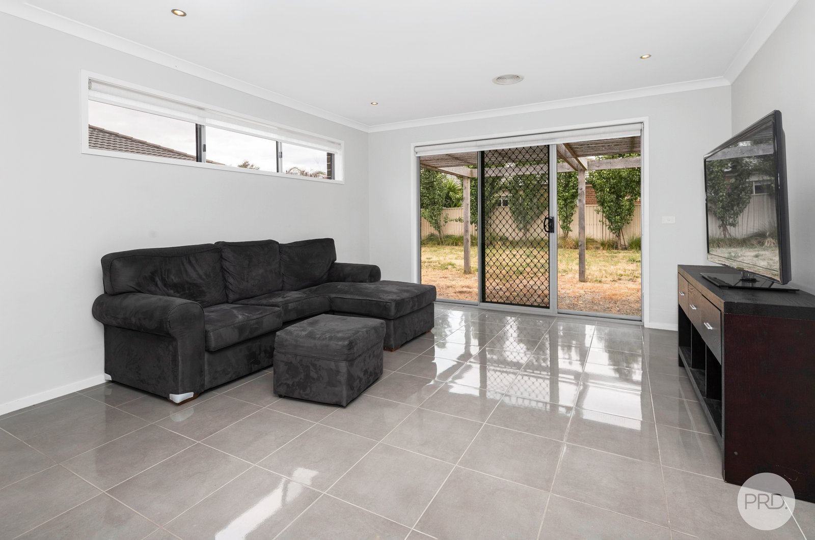 26 Normlyttle Parade MINERS REST 12